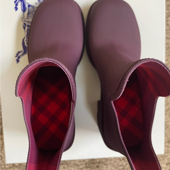 Marsh Textured Ankle Boot (Women). BRAND NEW. NEVER WORN. BURBERRY ANKLE BOOT. - Picture 3 of 5